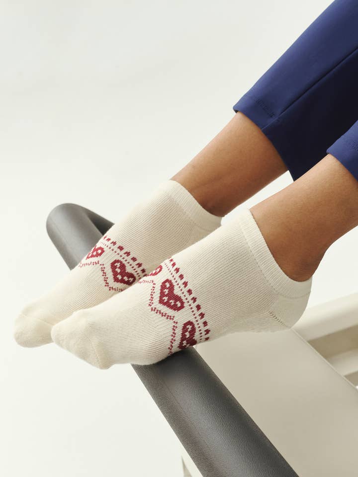 Niedrige Grip-Socken - Alpine Heart Oat für den Großhandel von MoveActive