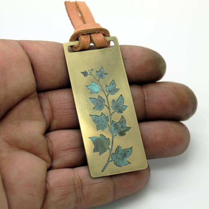 Plataica - Wholesale Bookmark - Brass bookmark with ivy engraving8