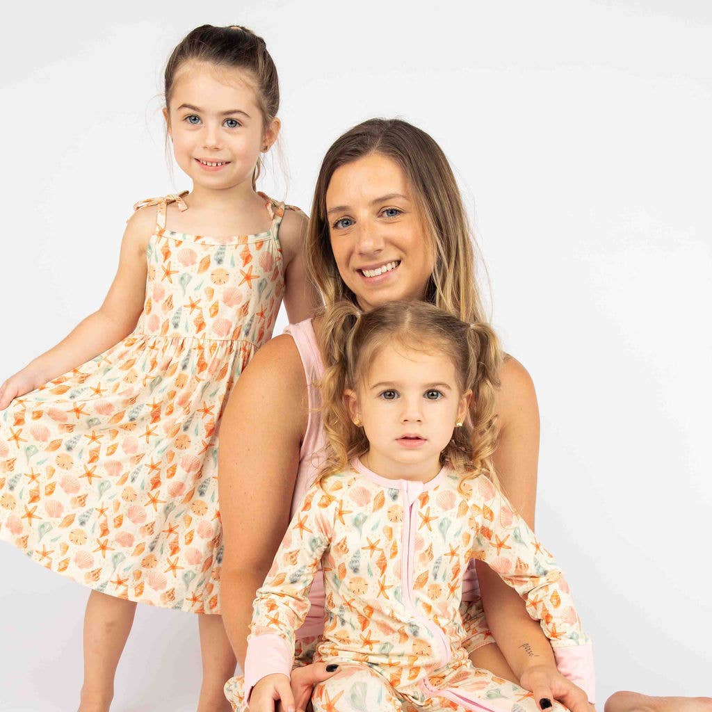 Beige/Multi Prendisole in bambù per bambini Sandy Seashells Beachy in vendita all'ingrosso su Faire6