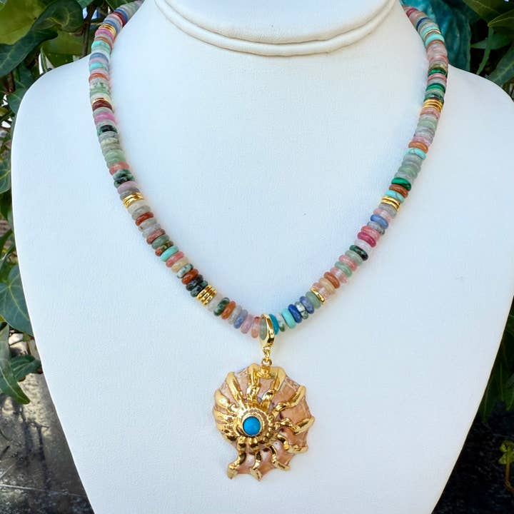 Collar Multicuentas + Colgante de Concha Marina con Acento Turquesa para venta al por mayor de Allie Beads