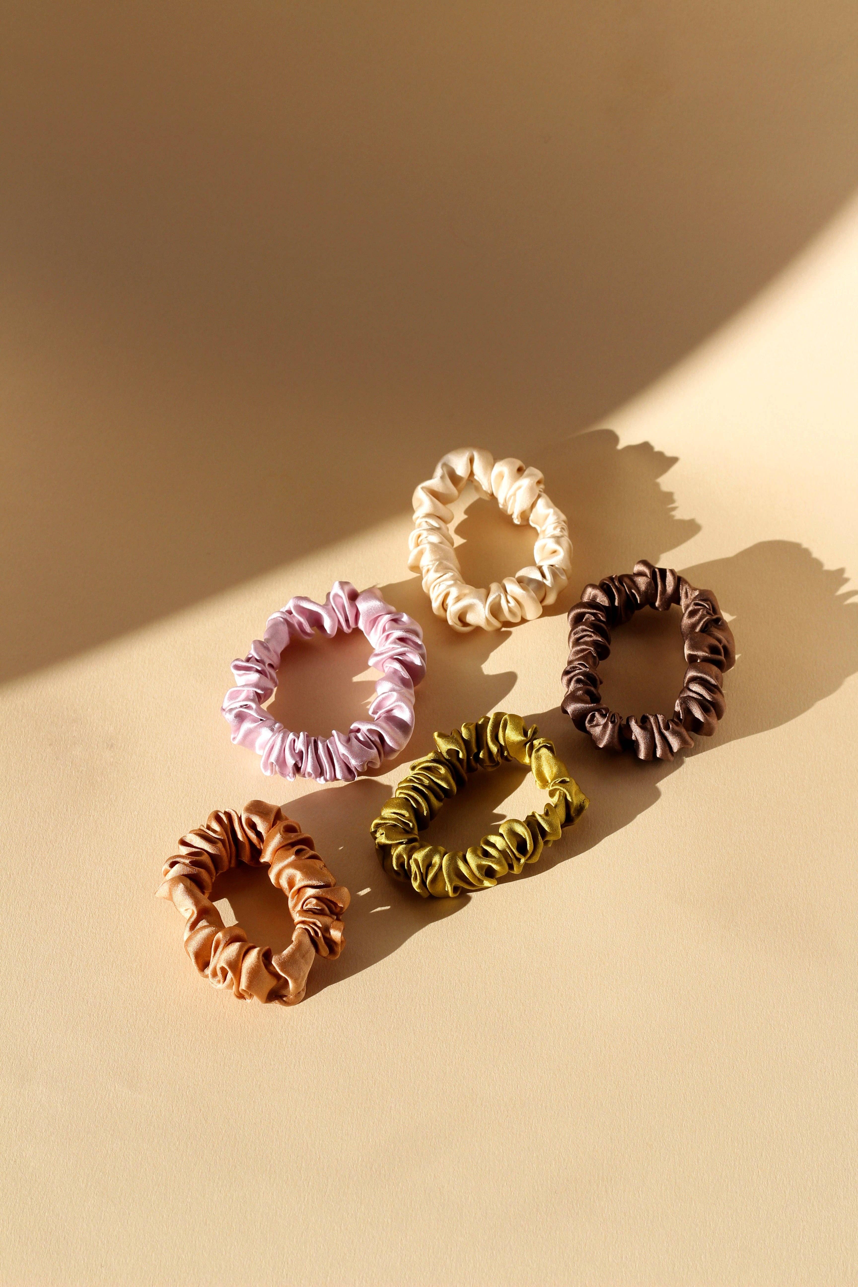 Marram - Vendita all'ingrosso Scrunchie - Donna - Scrunchie sottili in raso di seta tinta con piante5