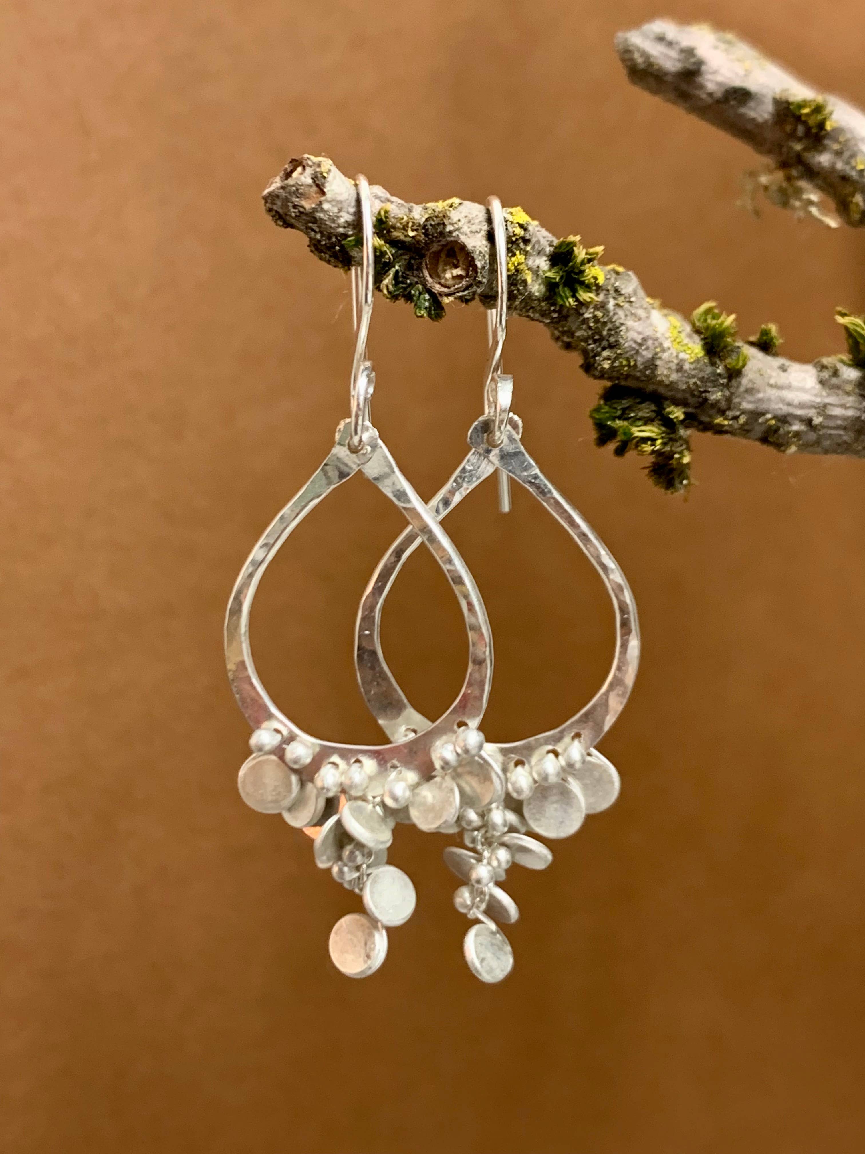 YedOmi Jewelry - Venta al por mayor Pendientes colgantes - Pendientes pequeños con confeti de lágrima3