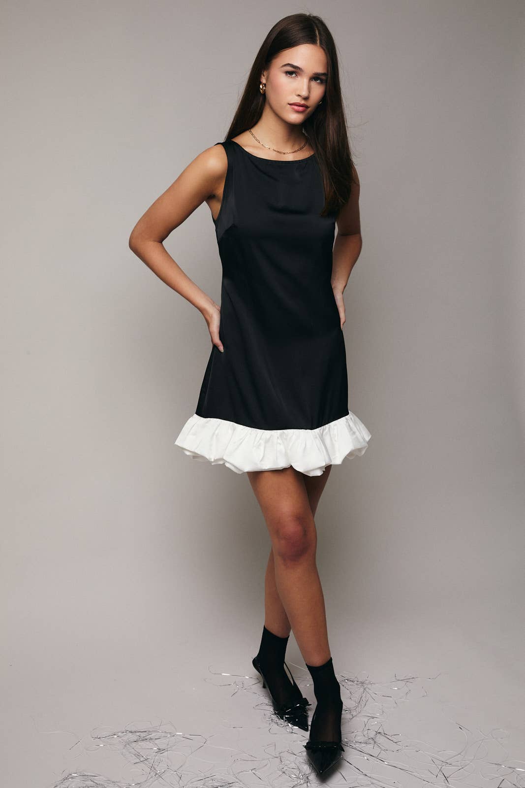 BLACK WHITE BOAT NECK SLEEVELESS BUBBLE HEM DETAIL MINI DRESS for wholesale on Faire2