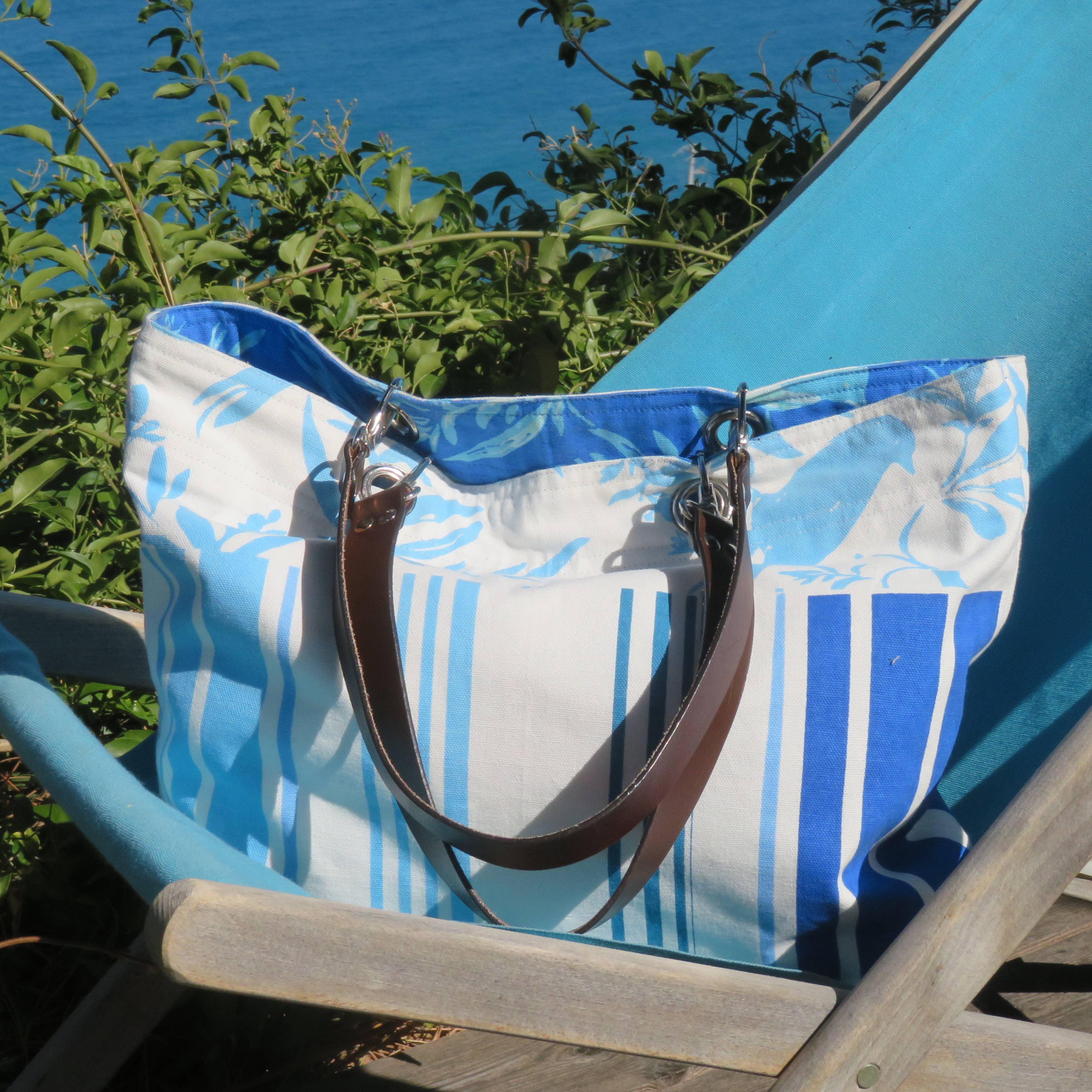 Supplement D'AM – Engroshandel Strandtaske – Brigitte Bardot France blå vendbar lærredstaske5