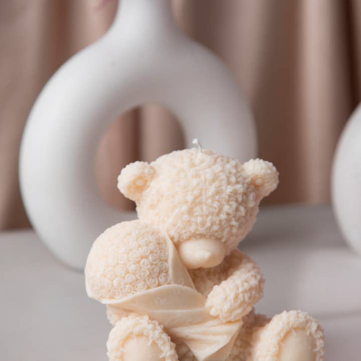 Ritual Spirit ltd – wholesale Prydnadsljus – XXL Teddybjörn Ljus som håller en Bukett Rosor | Handgjord