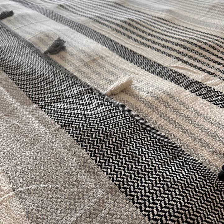 Basic Layers – wholesale Bedding set – COTTON BLACK POM POM BEDSPREAD