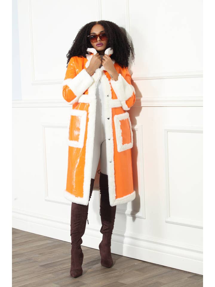 Love The Queen - Wholesale Fur/Faux Fur Coat - Women's - Luxe Moda Style LM-352 , 1 Pc. Coat