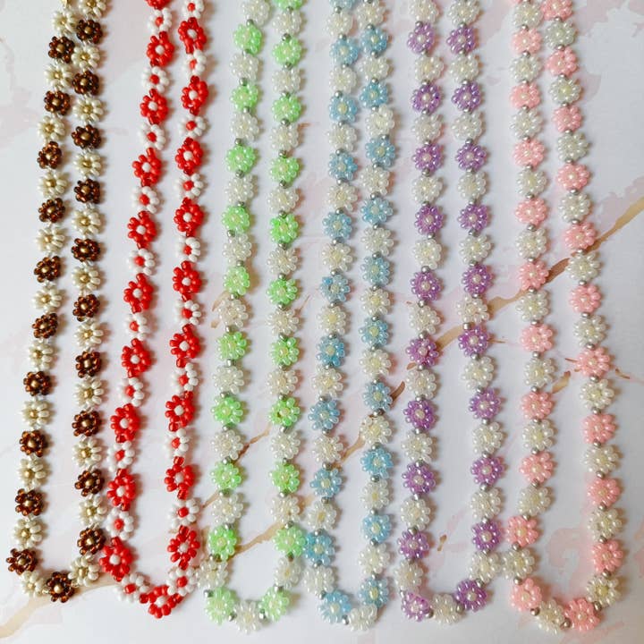 Collar de cuentas de margaritas coloridas hecho a mano for wholesale by Kolorya