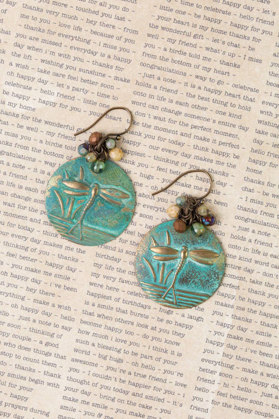 Anne Vaughan Designs Jewelry - Wholesale Hangende/ronde oorbellen - Rustic Creek matte vergulde koperen patina libelle, Tsjechische glazen clusteroorbellen