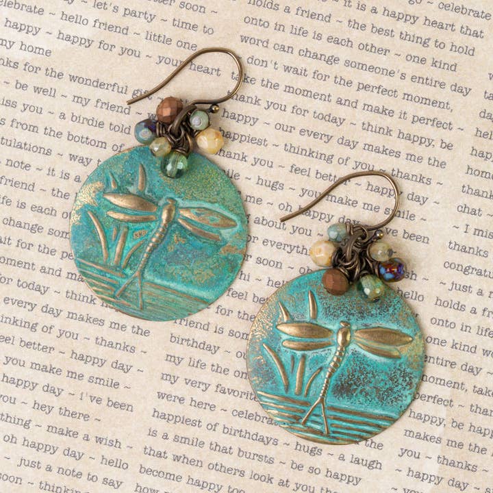 Anne Vaughan Designs Jewelry - Wholesale Hangende/ronde oorbellen - Rustic Creek matte vergulde koperen patina libelle, Tsjechische glazen clusteroorbellen0