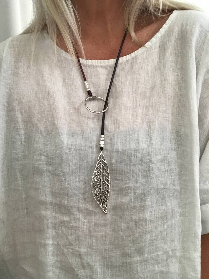 collier en cuir pour la vente par myDemimore