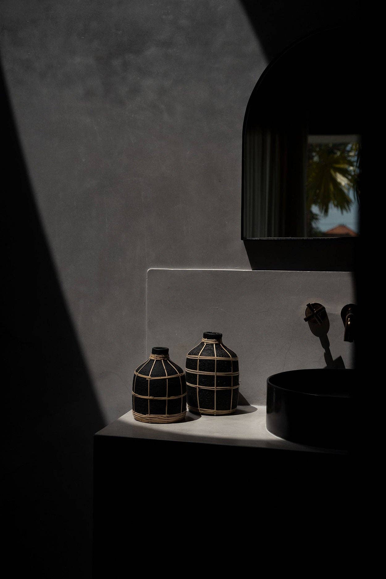 Bazar Bizar Living - Wholesale Vase - The Whoopy Vase - Black Natural - S1