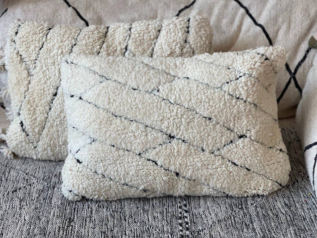 NOMAD BY LIV – Engroshandel Stolehynde – Håndlavet Beni Ouarain Pudebetræk - Offwhite&Sort 60x402