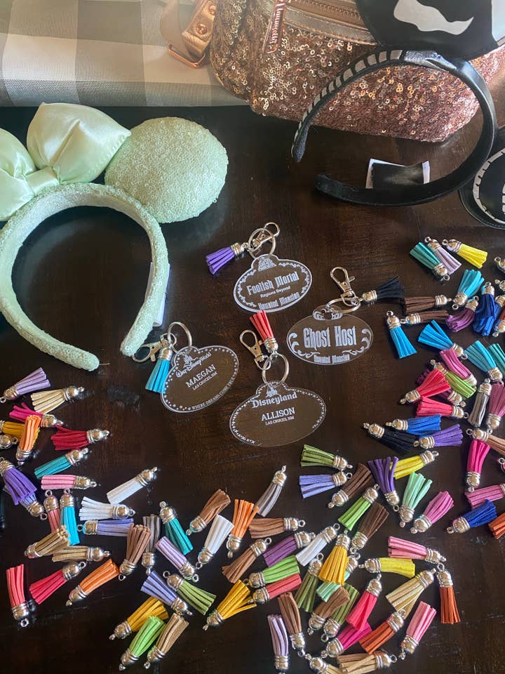 Namnskyltar Väsksmycken för wholesale av Zombie Lounge Bootique