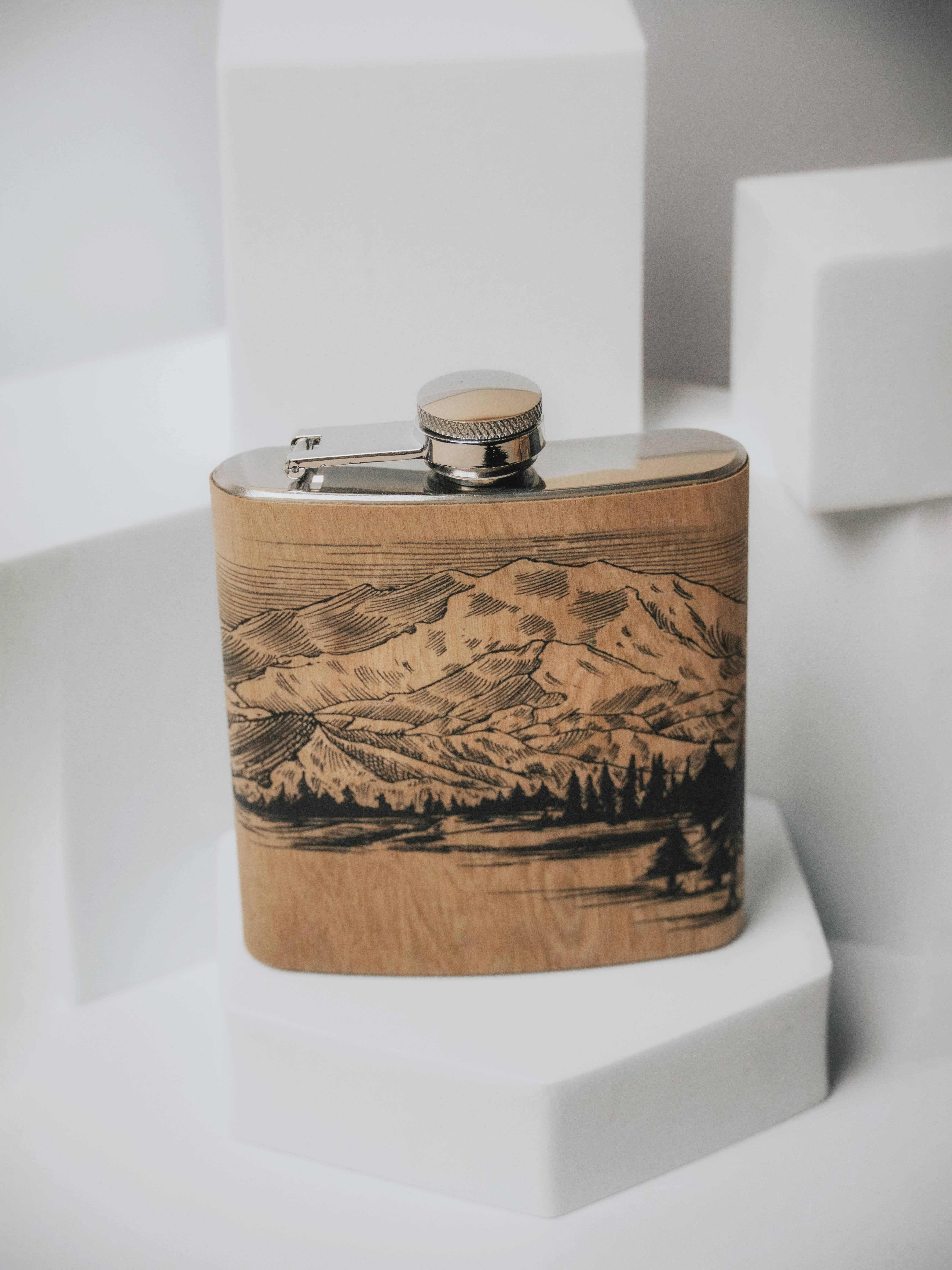 Spitfire Girl – Engroshandel Lommelærke – Træ Kolbe 6oz - Bjerge2