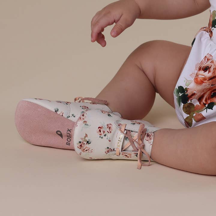 Snuggle Hunny – wholesale Cot shoes – Baby – Rosebud Lace Up Shoes