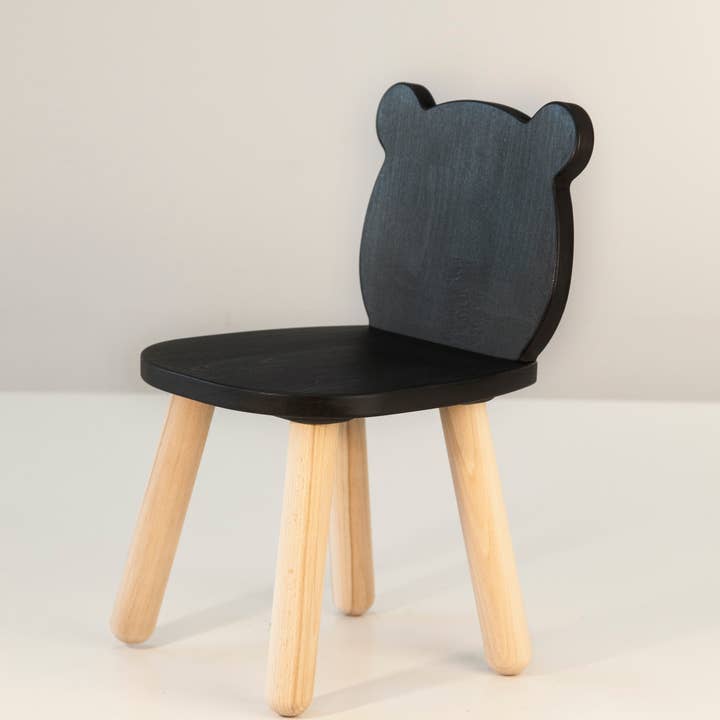 Sort Træ Børnestol med Bjørnemotiv - Børnehavestol - Børnestol for engroshandel hos ODEAS