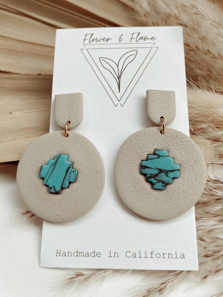 Boucle d'oreille The Rowan | Crème pour la vente par Flower & Flame