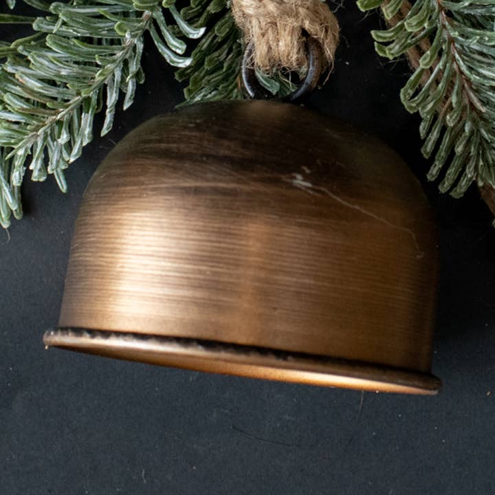 ORNEMENT DE CLOCHE RILEY EN BRONZE DE 2,5" pour la vente par Ragon House