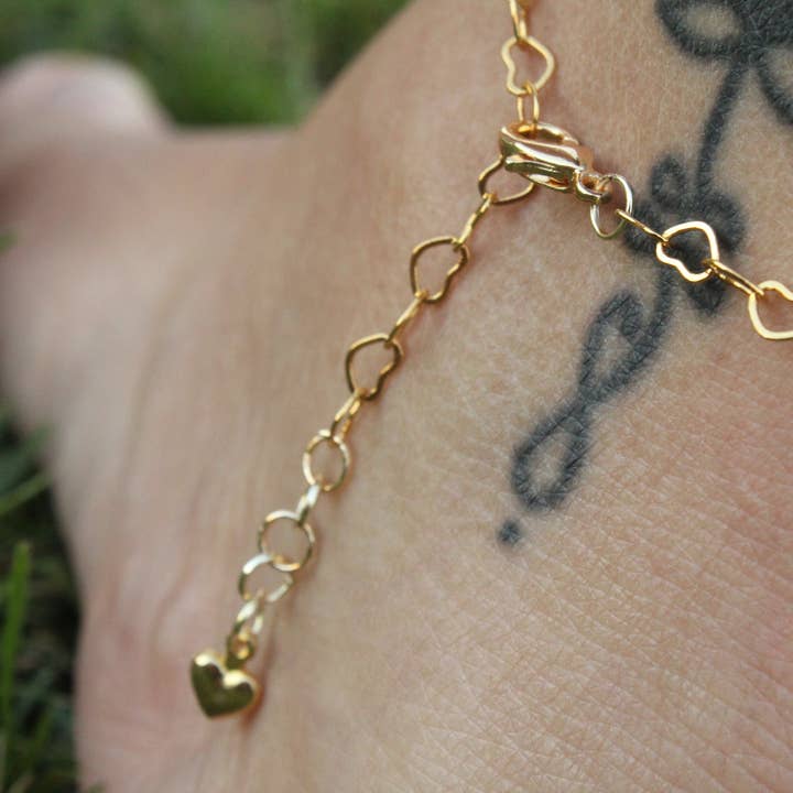 Heart Anklets, 24k Shiny Gold Heart Ankle Bracelet, Layering for engroshandel hos Creating Journey
