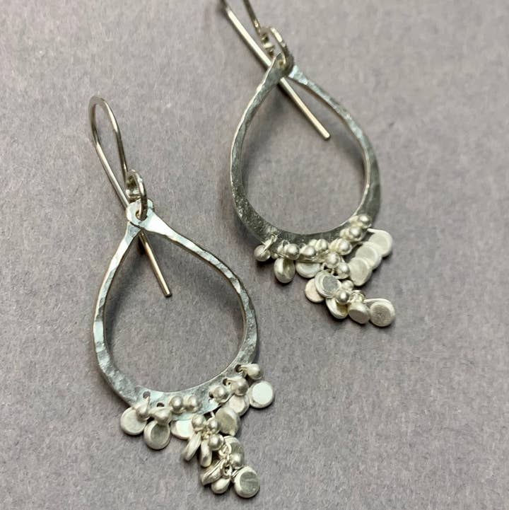 YedOmi Jewelry - Venta al por mayor Pendientes colgantes - Pendientes pequeños con confeti de lágrima0