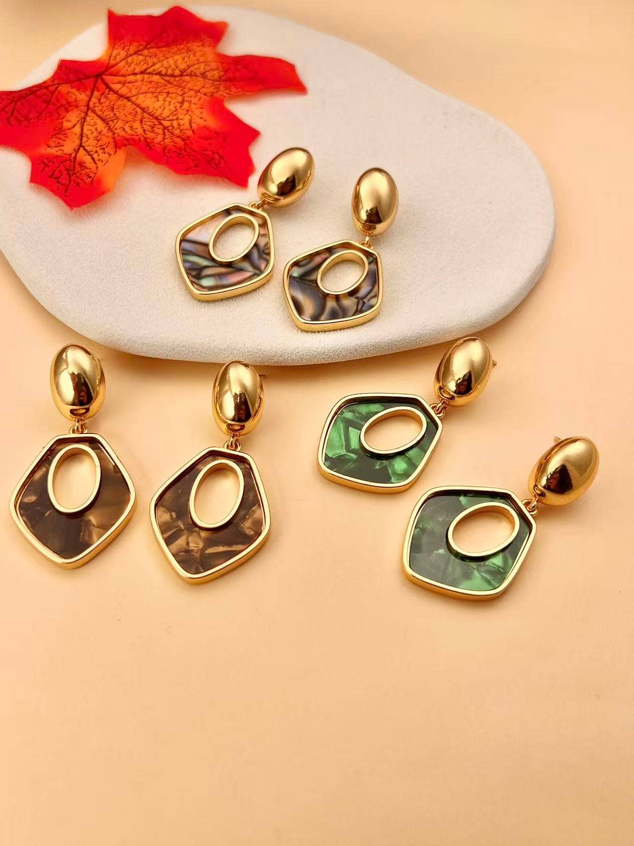 COSMOS - Wholesale Hangende/ronde oorbellen - Ovale hangende oorbellen met marmer effect, staal1