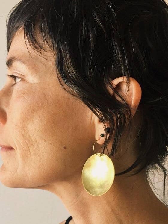 Orecchini a ciotola grande in ottone per la vendita all'ingrosso da parte di Modern Madini