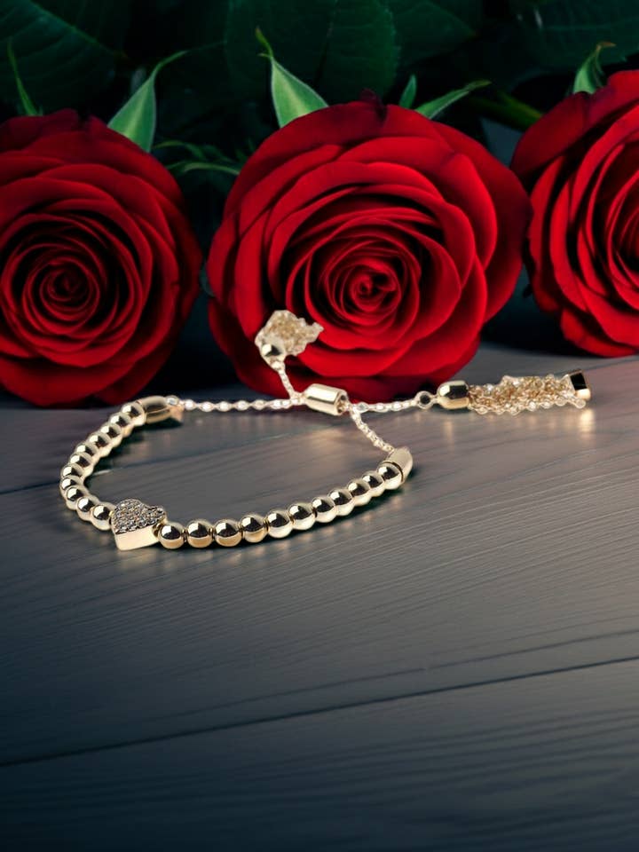 Pulseira de Bolas de Latão com Coração de Cristal e Pompom por atacado de Oceanic Jewellers - Majique London