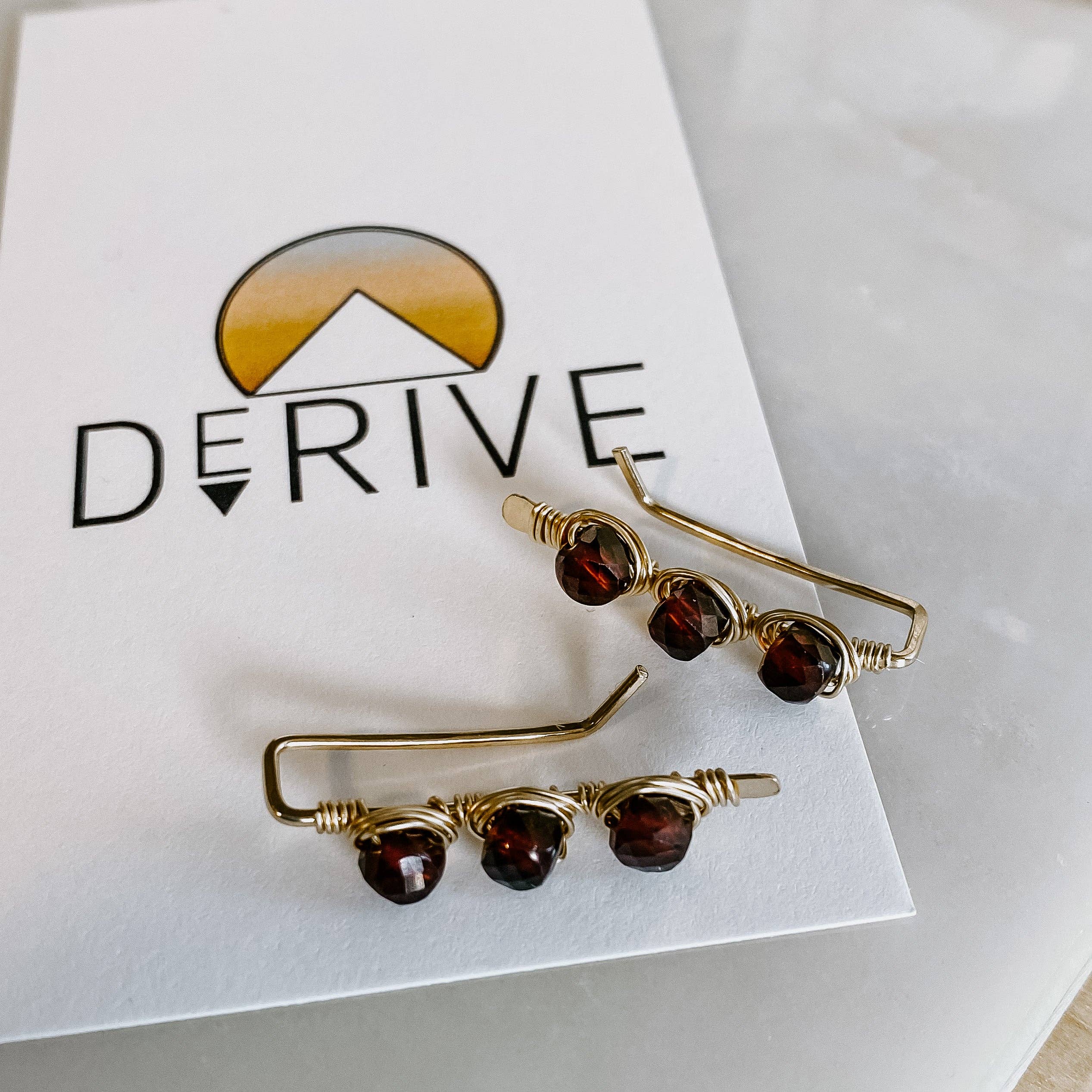Derive Jewelry - Vendita all'ingrosso Orecchini ear jacket/climber - Arrampicatori per orecchie in granato5
