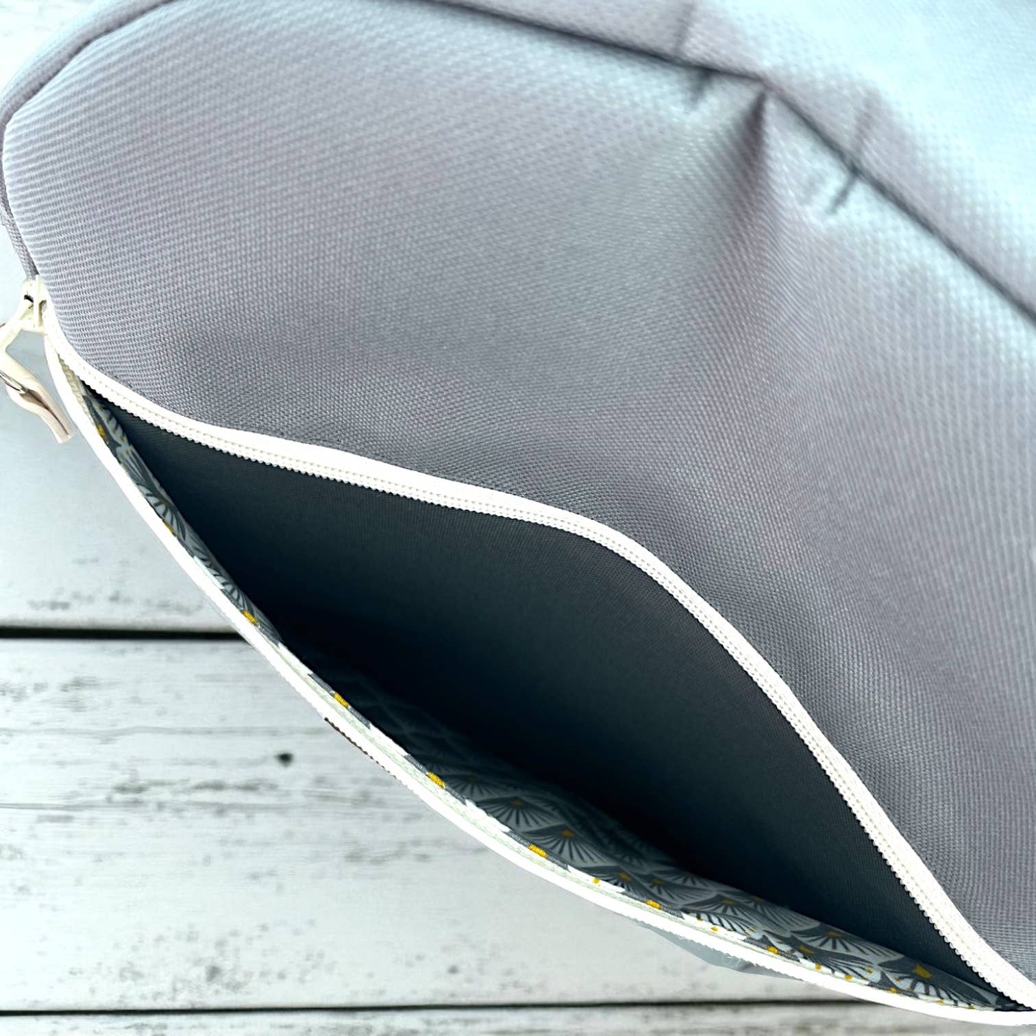 Emmanuel Création - Wholesale Cooler/Cooler Bag - Insulated backpack, "Brooklyn" gray3