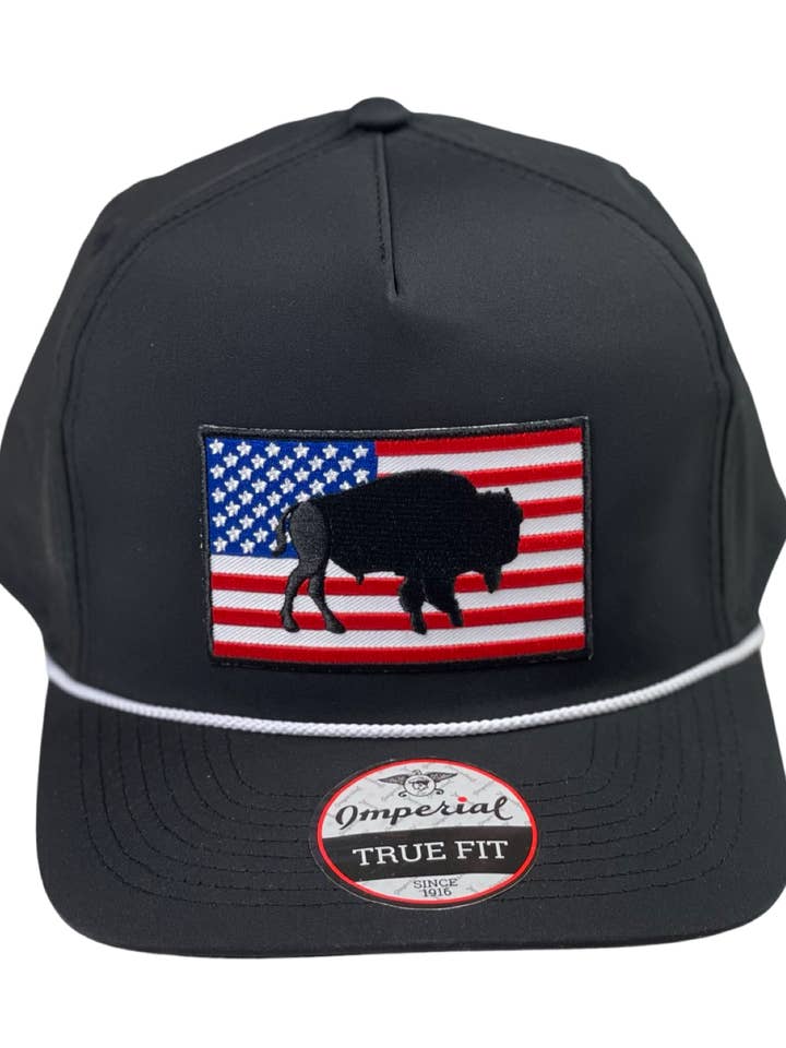 Le Capitaine pour la vente par The Brand Company LLC.