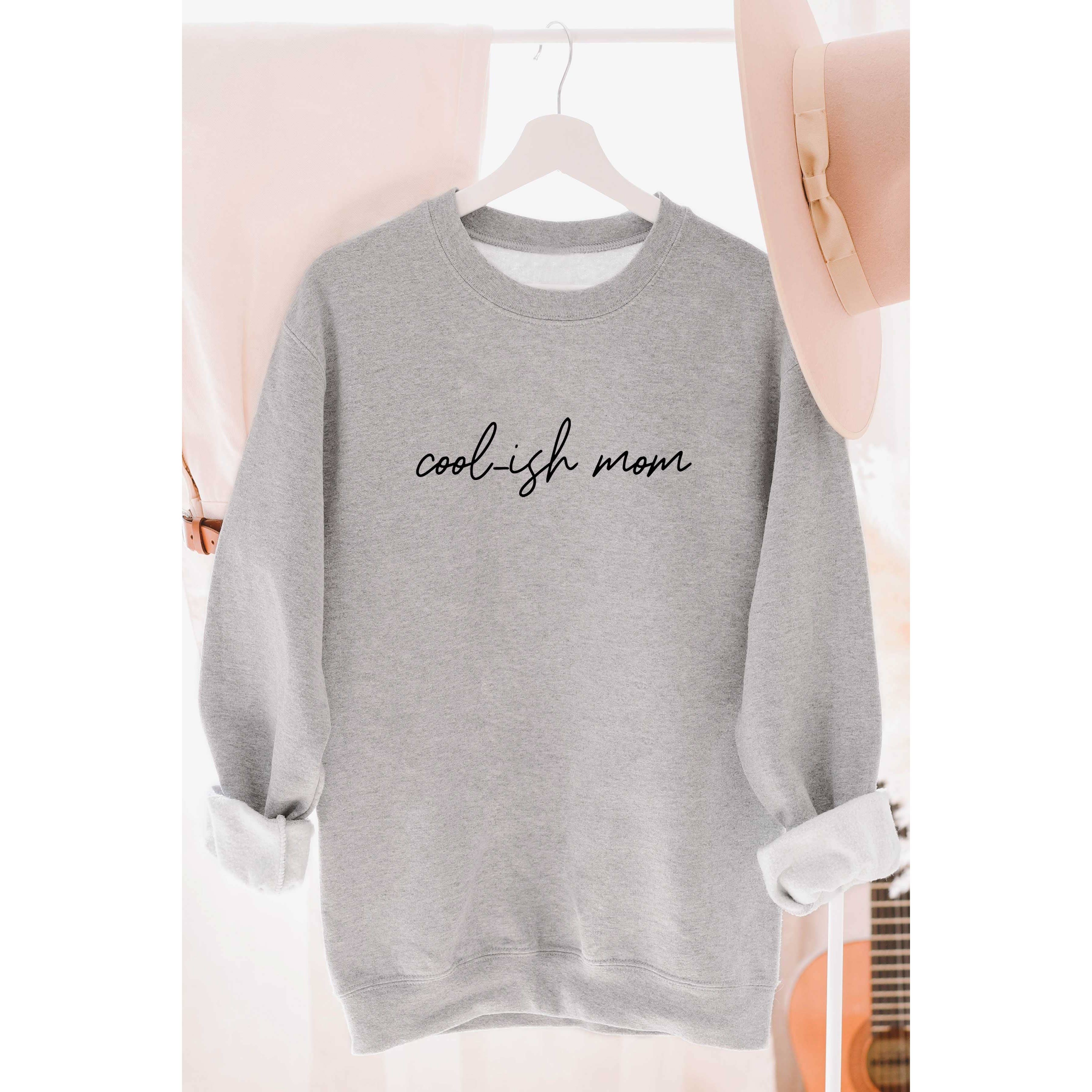 BLUME & CO. – wholesale Sweatshirt med tryck - Dam – COOL-ISH MOM Grafisk Sweatshirt1