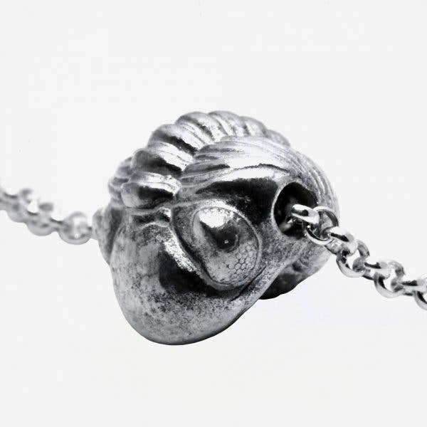 Collier "petit trilobite" pour la vente par Bijouterie & Charcuterie