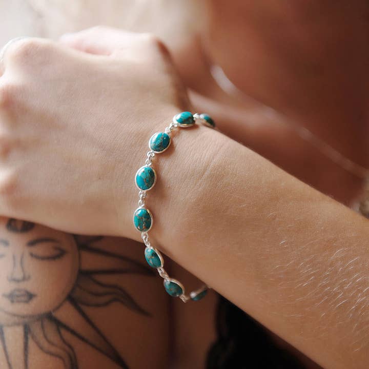 Bridget ovalt blåt mohave turkis og sølv armbånd for engroshandel hos Kali Ma Designs - Sterling Silver Jewellery