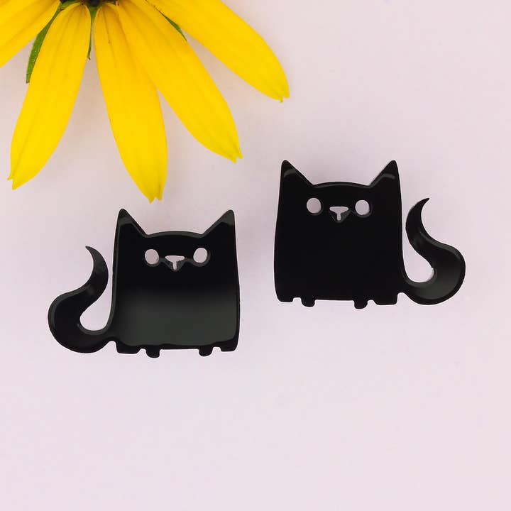 Siddende sorte kattestænger for engroshandel hos Little Moose