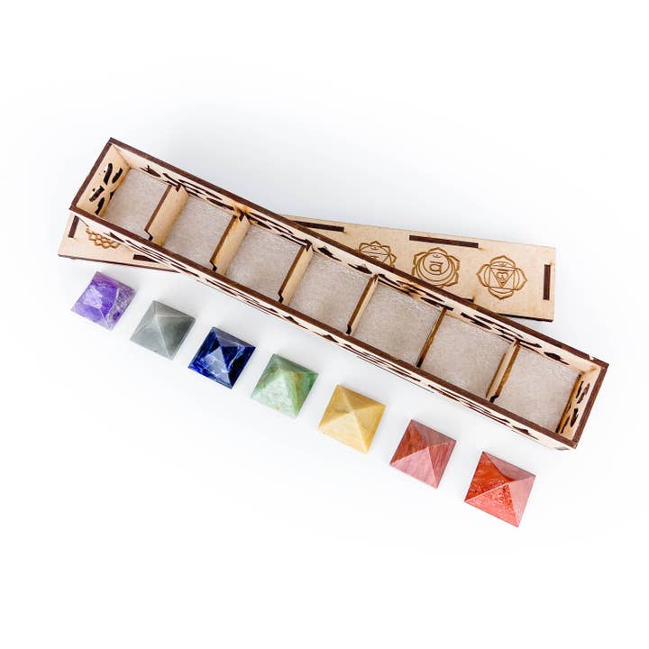 GREENROOTS USA LLC – Pedra/cristal espiritual por atacado – Conjunto de Pirâmides de 7 Chakras em Pedra Preciosa com Caixa (1,25 por 1 - Pirâmides)21