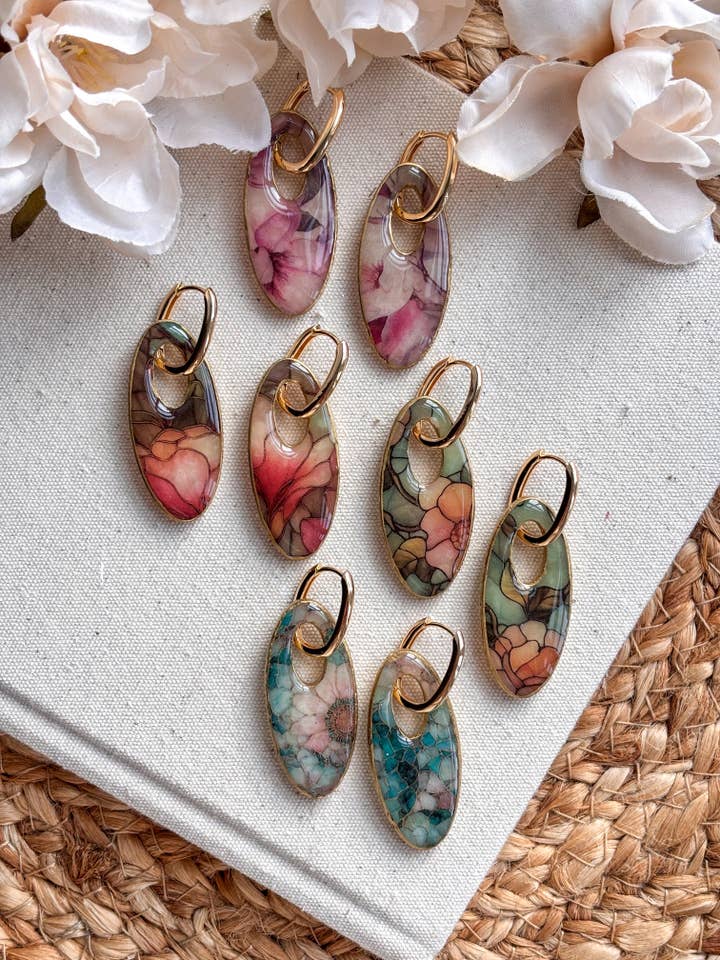 Charms et créoles ovales en vitrail pour la vente par Sarah Jane Designs