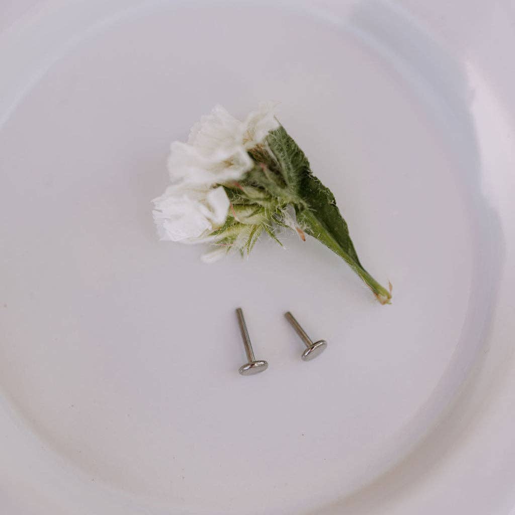 Mauve Jewelry Co. – Engroshandel Ørestikkere – Flade bagsideposter1