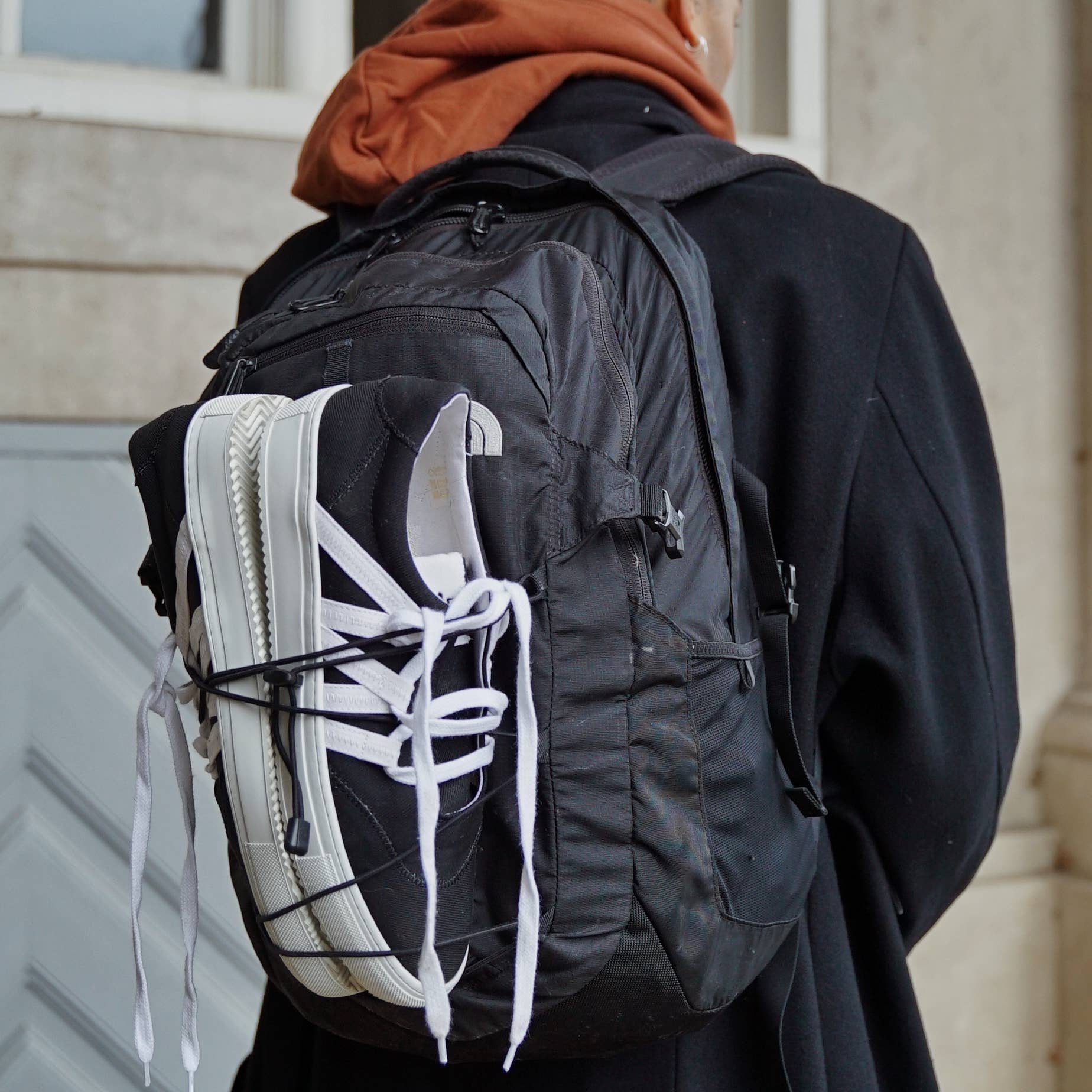 VAER – Großhandel Lifestyle-Sneaker – Damen – VAER Black Phoenix nachhaltiger Sneaker – Kreislaufwirtschaft & Upcycling2