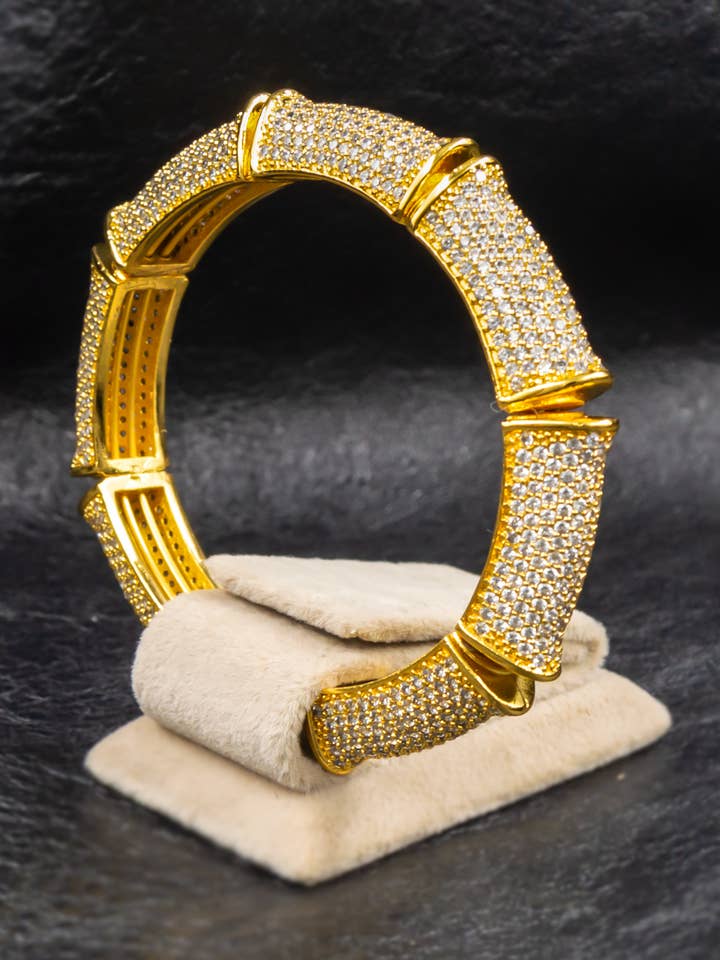 Bracciale rigido in oro con pietra di zirconia per la vendita all'ingrosso da parte di BlaineDor