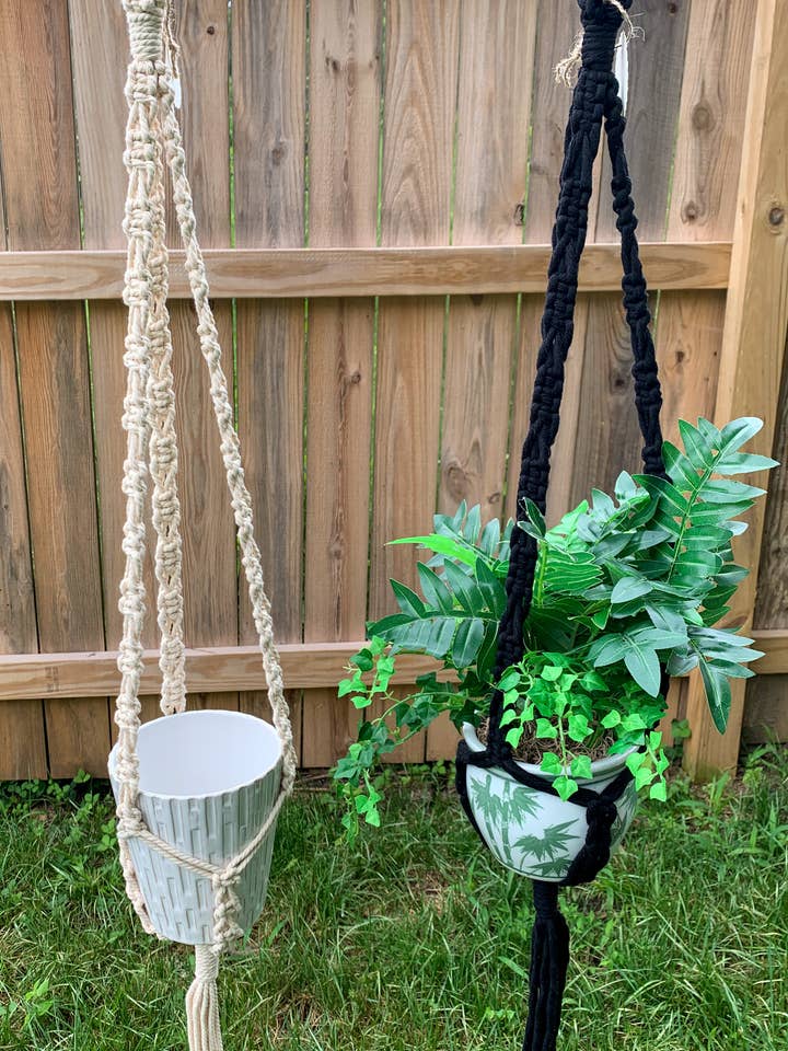 Colgador de plantas de macramé//Jardinera de macramé//Maceta Evie para venta al por mayor de KnotEM Macrame