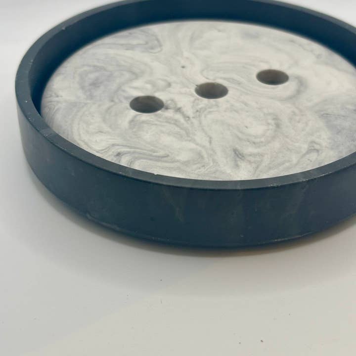 Amandyne Creations – Engroshandel Sæbeholder – Rund sort sæbeskål med marmor-effekt i Jesmonite
