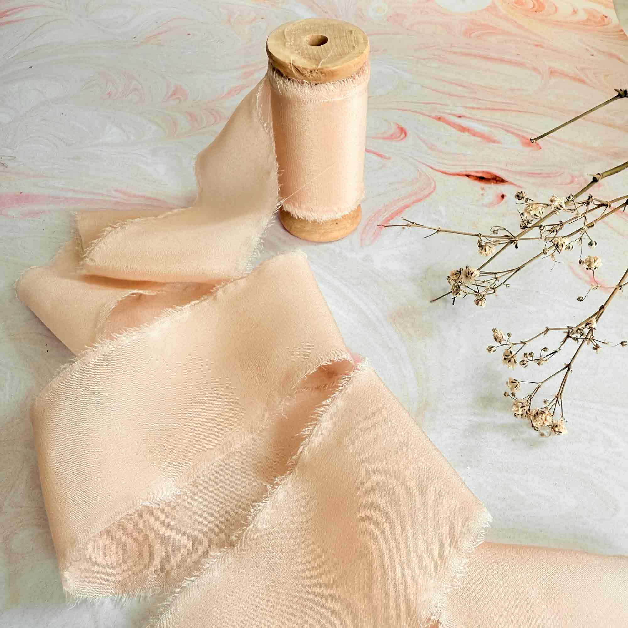 The Natural Paper Company - Vente Ruban – emballage cadeau - Ruban de soie en pêche | Rouleau de 5 mètres de ruban de soie2