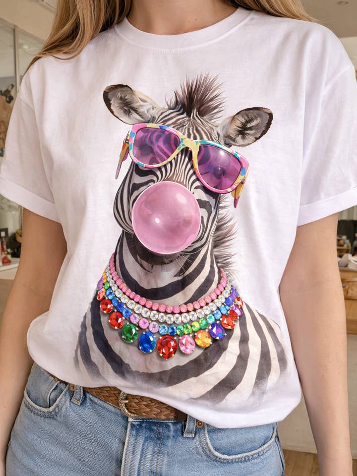 Collier Bijou Chewing-gum Zèbre sur T-shirt Blanc pour la vente par Bling-A-GoGo, LLC