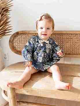 Yo Baby – Großhandel Strampler – Baby – Langarm-Baby-Strampler mit grauem Blumendruck auf der Vorderseite und Spitze: Säugling: Baby