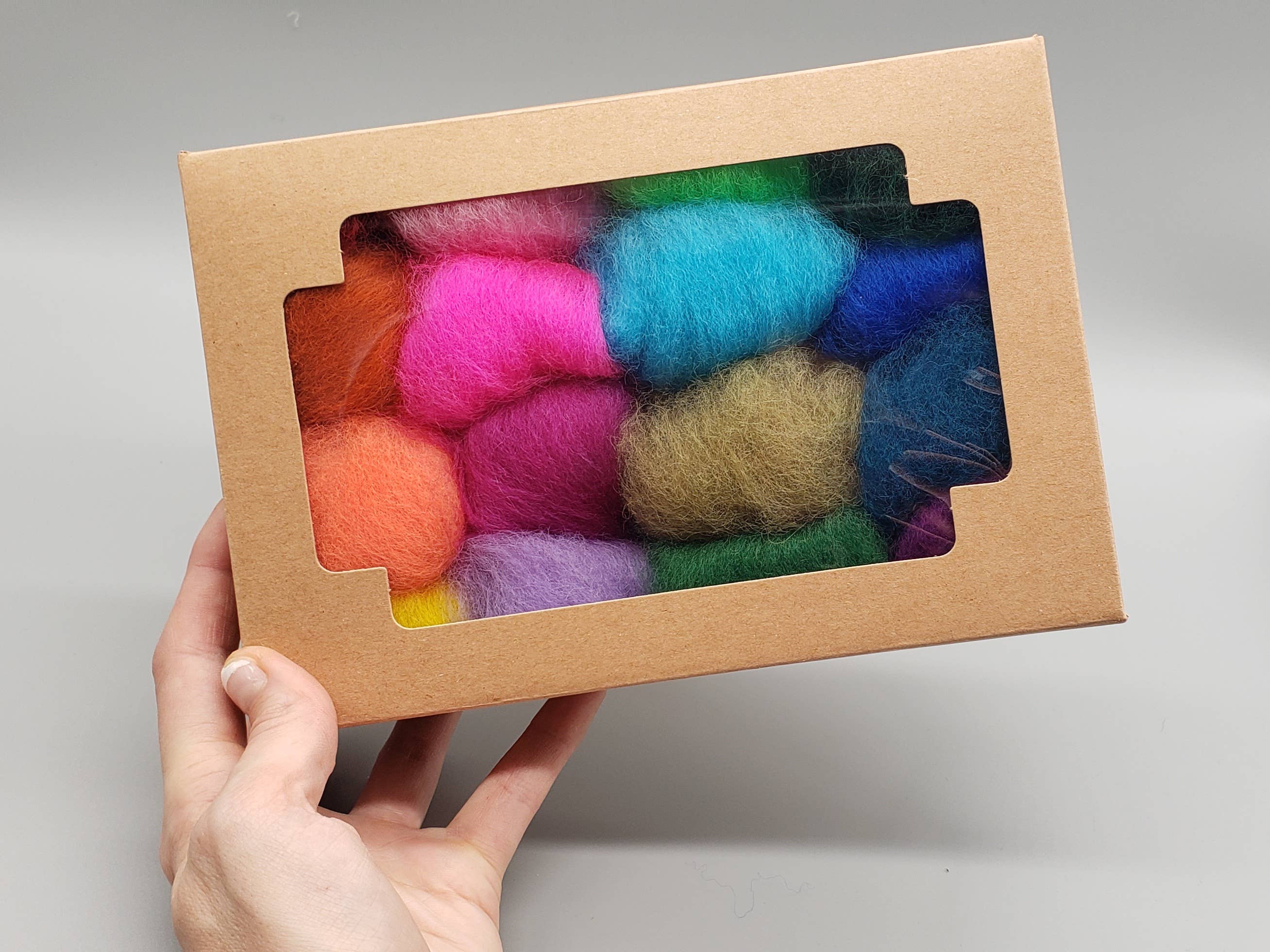 Wooliza Fiber Arts - Wholesale Craft Supplies - Large Size - Extra Wool Color Box- 16 Colors6