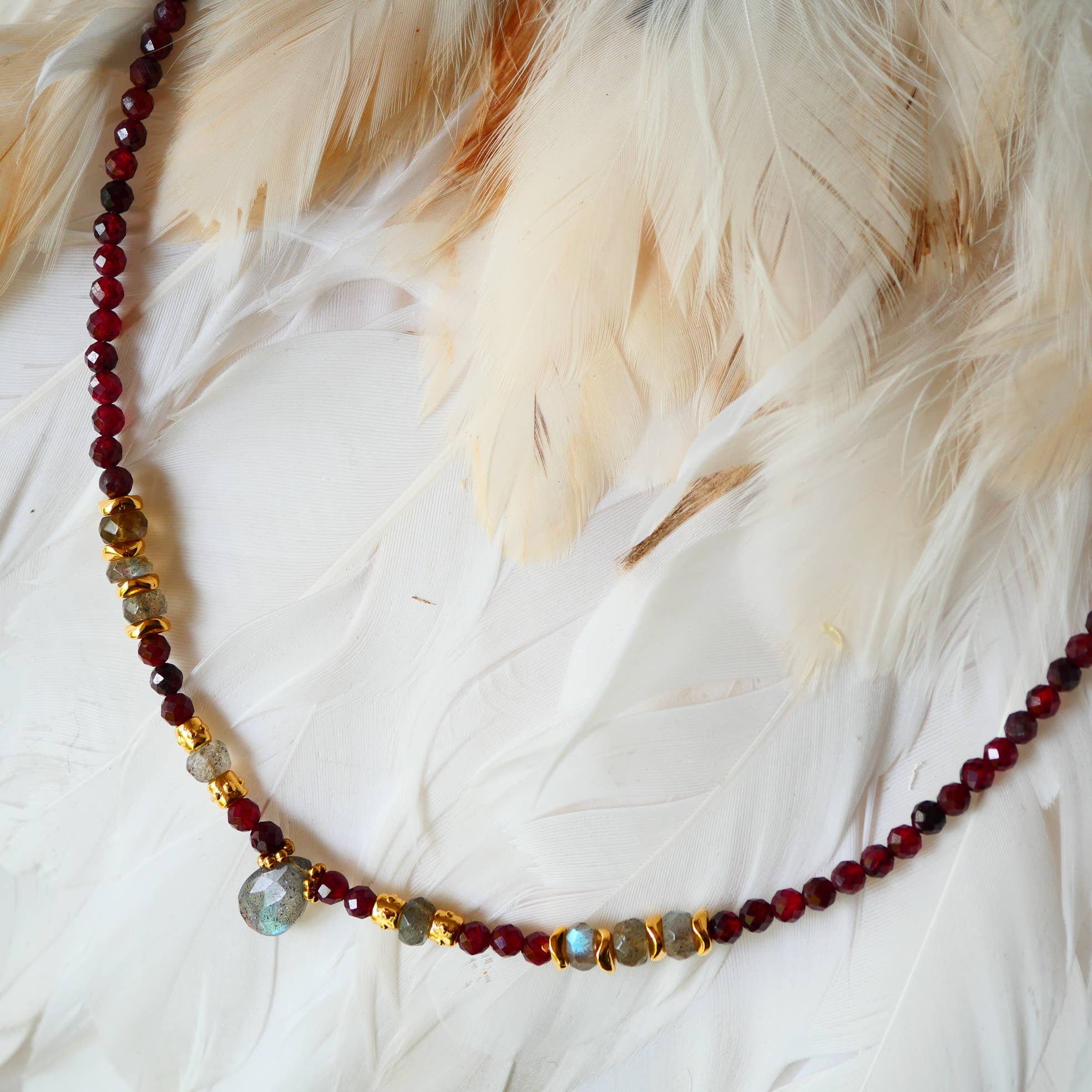 GINANDGER - Vente Collier de perles - Collier Indali en acier inoxydable avec grenats1