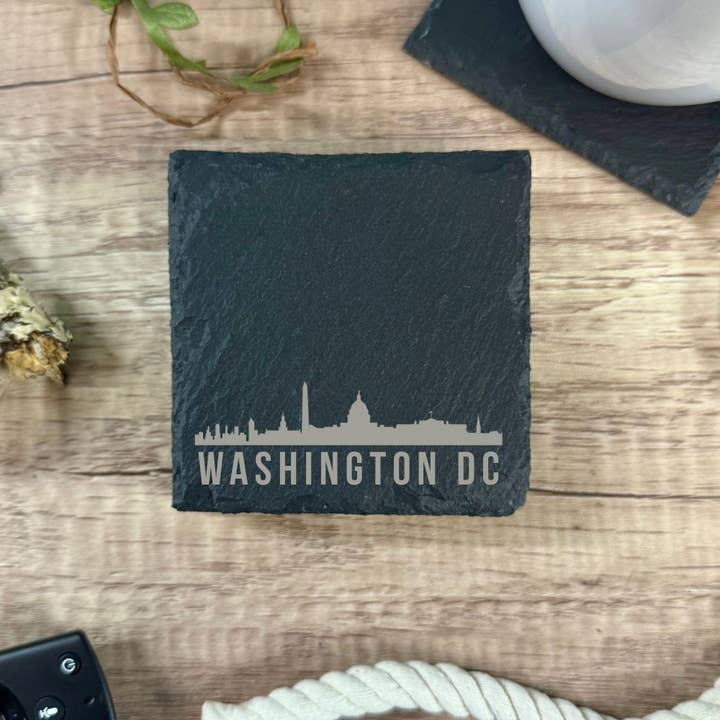 Dessous de verre en ardoise avec silhouette de Washington DC, carrés et ronds en pierre pour la vente par Mermaid of Hilton Head