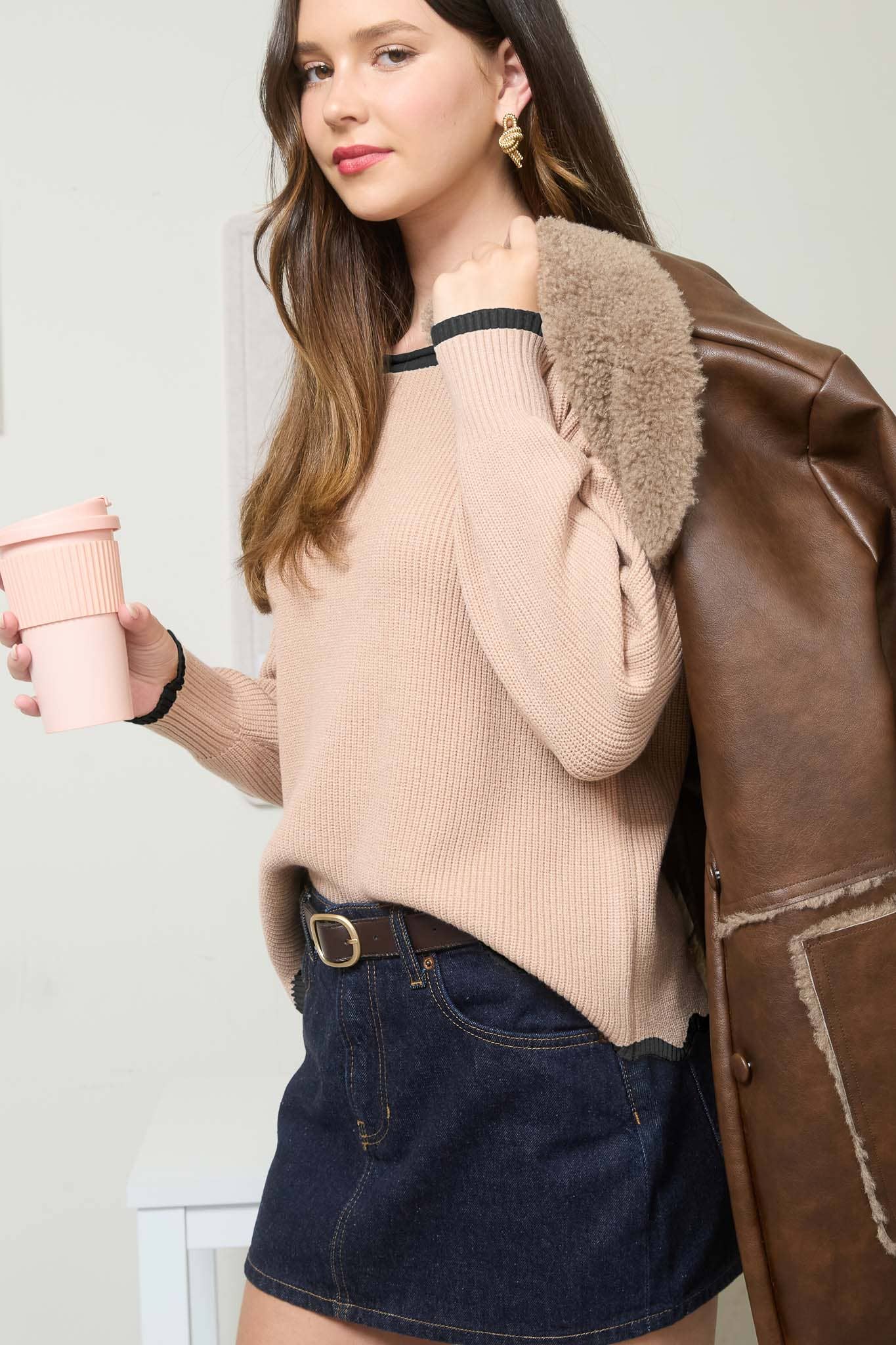 Blu Pepper - Vendita all'ingrosso Maglione tricot - Donna - MAGLIONE LAVORATO A MAGLIA CON BORDO A CONTRASTO E SCOLLO A CONCHIGLIA PLUS2