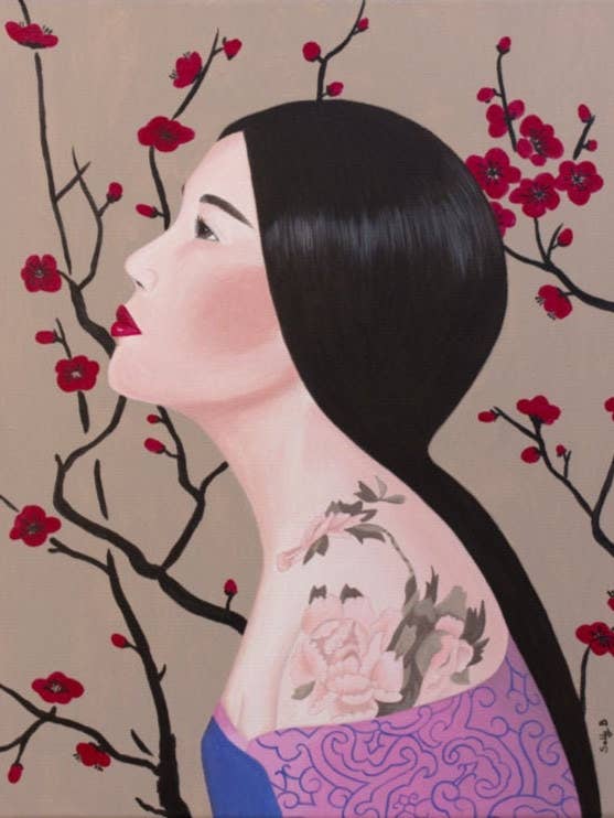 Impression artistique femme chinoise avec tatouage et fleurs de cerisier pour décoration chinoiserie pour la vente par Sally B